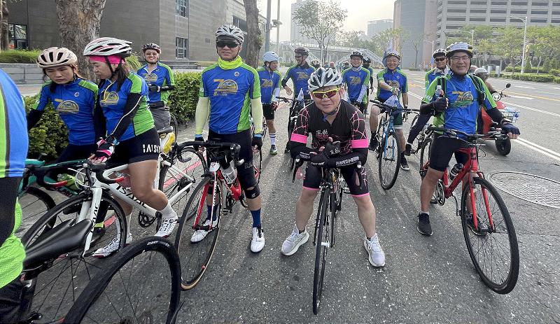 高醫大創校70週年系列活動醫騎鐵馬i健康 首長領軍70名教職員挑戰70公里