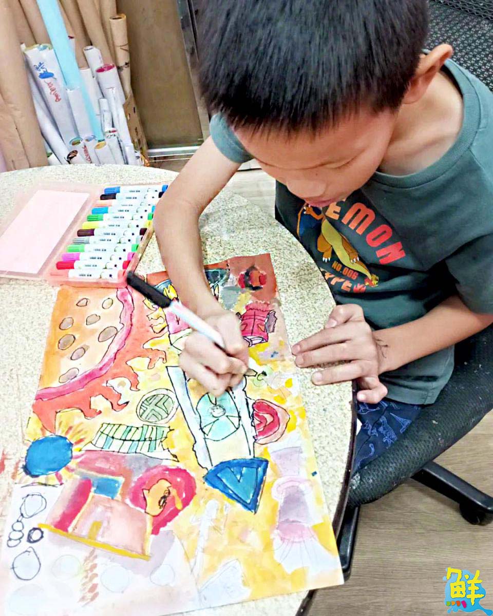 高雄美術教室推薦 愛繪會 手把手教學培養感受力與專注力