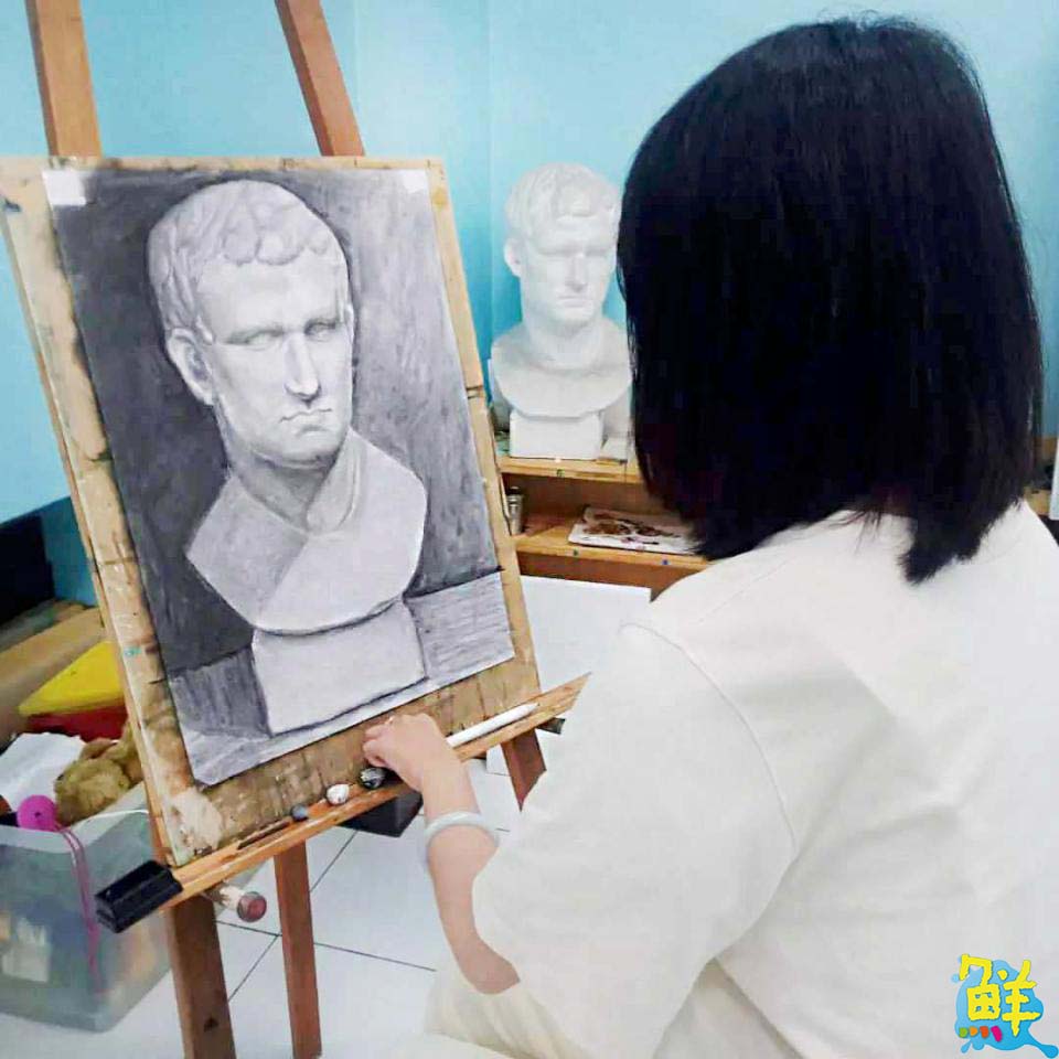 高雄美術教室推薦 愛繪會 手把手教學培養感受力與專注力