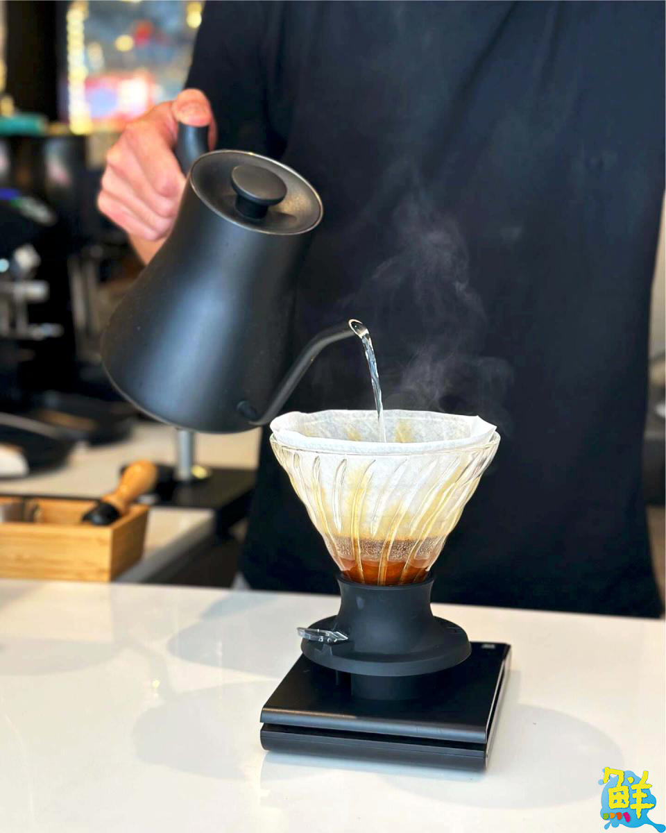 陽明商圈咖啡秘境 Loojo coffee路久咖啡 享受鬧中取靜的悠閒時光