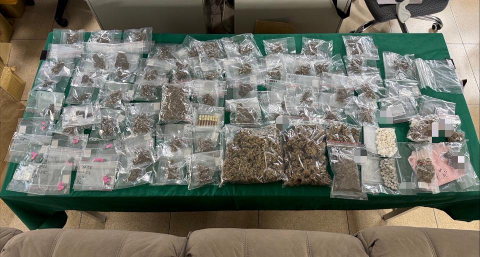 高市警局少年隊溯源毒品案 國道客運逮詐欺通緝犯扣大麻等證物送辦