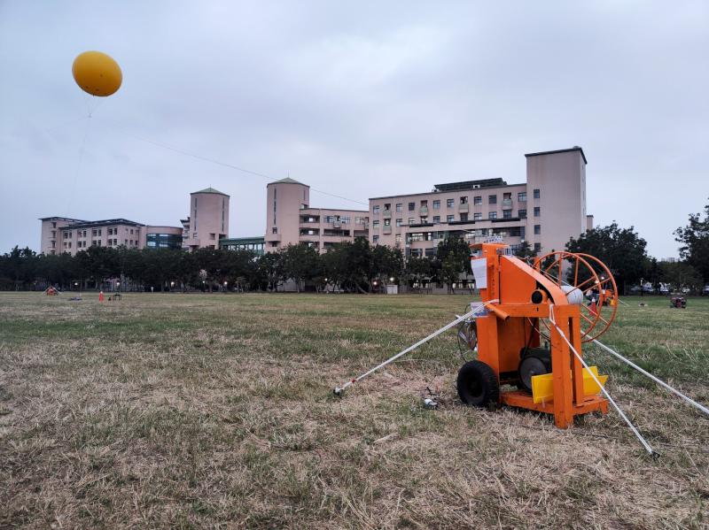 高大資管系蕭漢威師生團隊開發懸吊式座標載具移動系統 校內激發學生創意競賽摘金