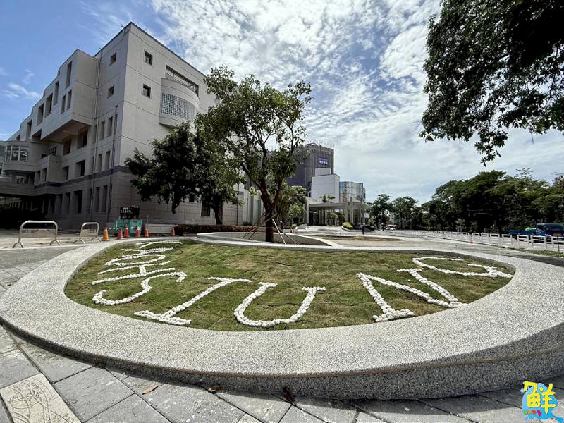 陽明交大7月進駐高雄舊蓮潭會館 林欽榮副市長視察整建進度