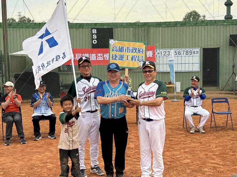 高市捷運局攜手高捷第14屆鐵道盃慢速壘球錦標賽 14隊競技三組冠軍隊出爐