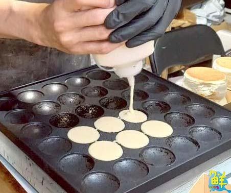 在鳳山青年夜市周遊列國 蕾隊友舒芙蕾 V.S 鬆shi荷蘭小鬆餅 甜點控的神隊友 在舌尖綻放幸福療癒的花蕾