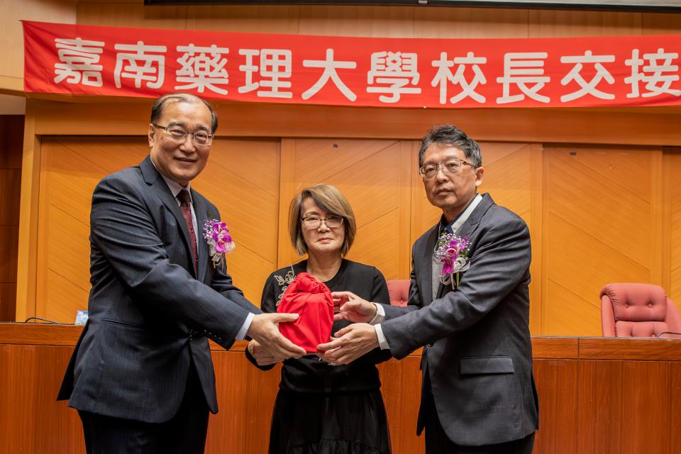 嘉南藥理大學張翊峰校長宣誓就任 新願景開創新世代 帶領學校邁新高峰