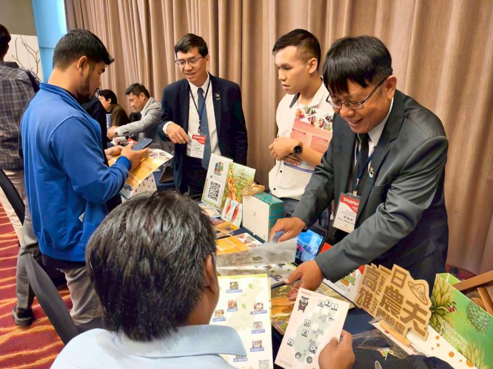 高市農業局會同台灣觀光協會前進印尼雅加達、萬隆 推廣農村社區遊程伴手禮文創品