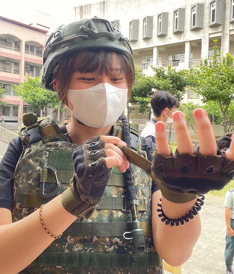 福誠高中全民國防教育陸軍週登場 學生盛讚加熱式餐盒香筍悶控肉好食