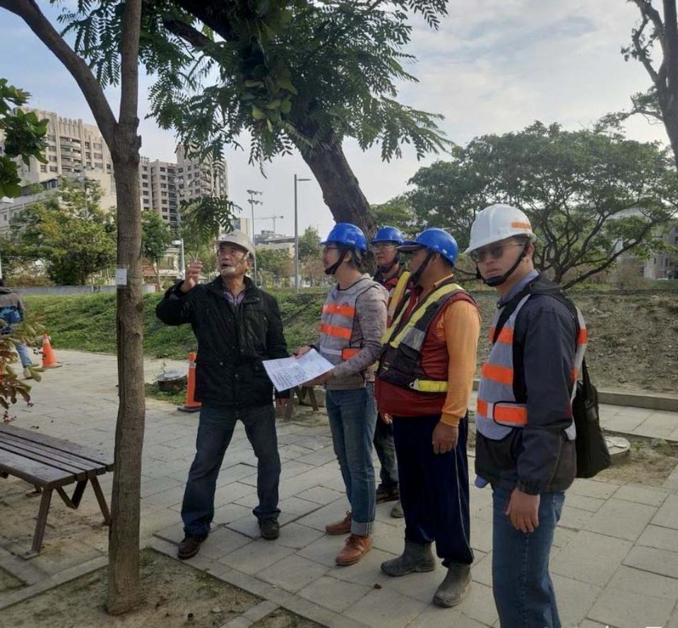 高捷黃線依相關規定移植鳳山區澄清路路樹 商請學者專家指導確保安全無虞