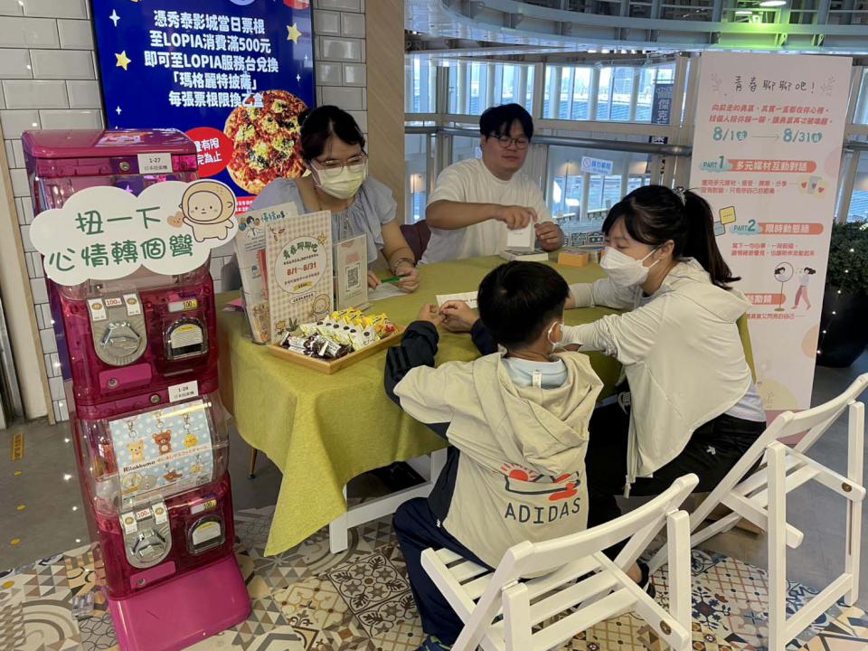 高市衛生局領先全台設置「青春聊聊吧」 進駐前鎮區百貨9樓心理師駐點服務免預約