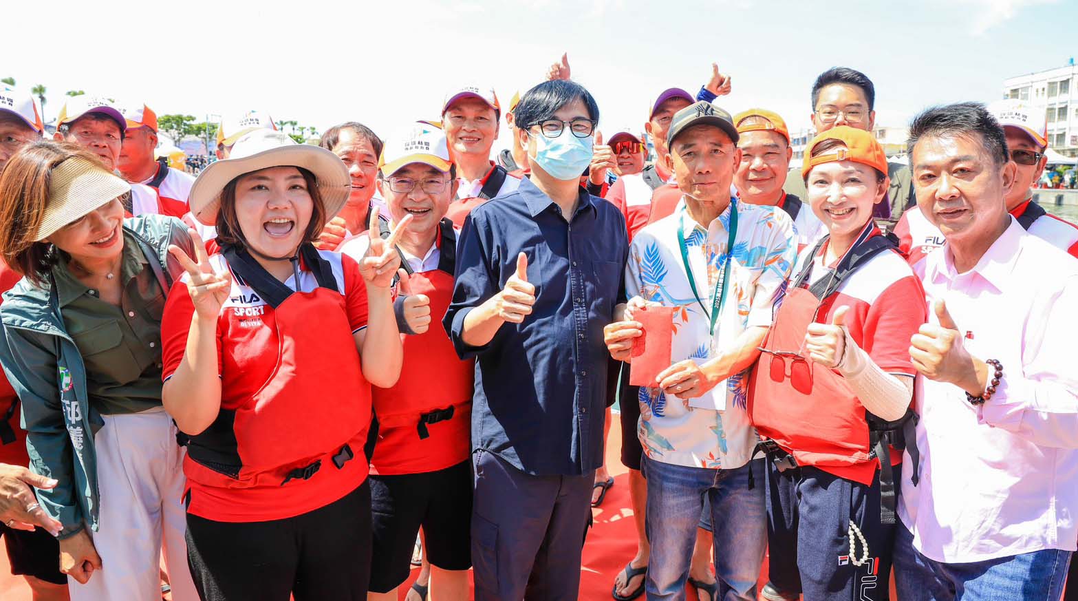 2025高雄端午龍舟嘉年華林園傳統龍舟賽陳其邁鳴笛 林園隊超越小港隊率先奪標