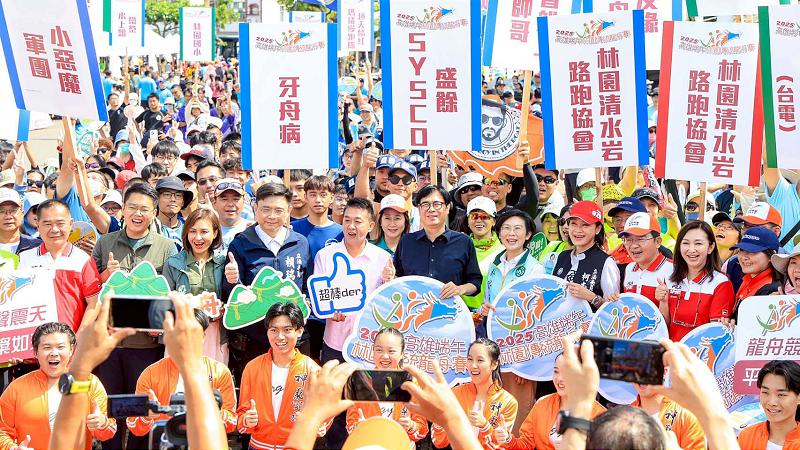 2025高雄端午龍舟嘉年華林園傳統龍舟賽陳其邁鳴笛 林園隊超越小港隊率先奪標