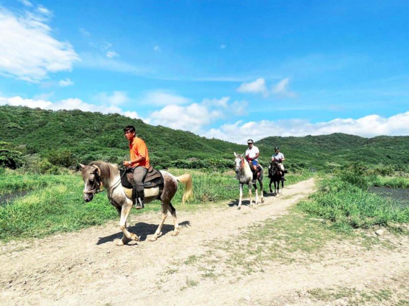 7月31日前小、墾、丁入住渡假村現省1200至2200元 與馬同行專案代捐愛心善款