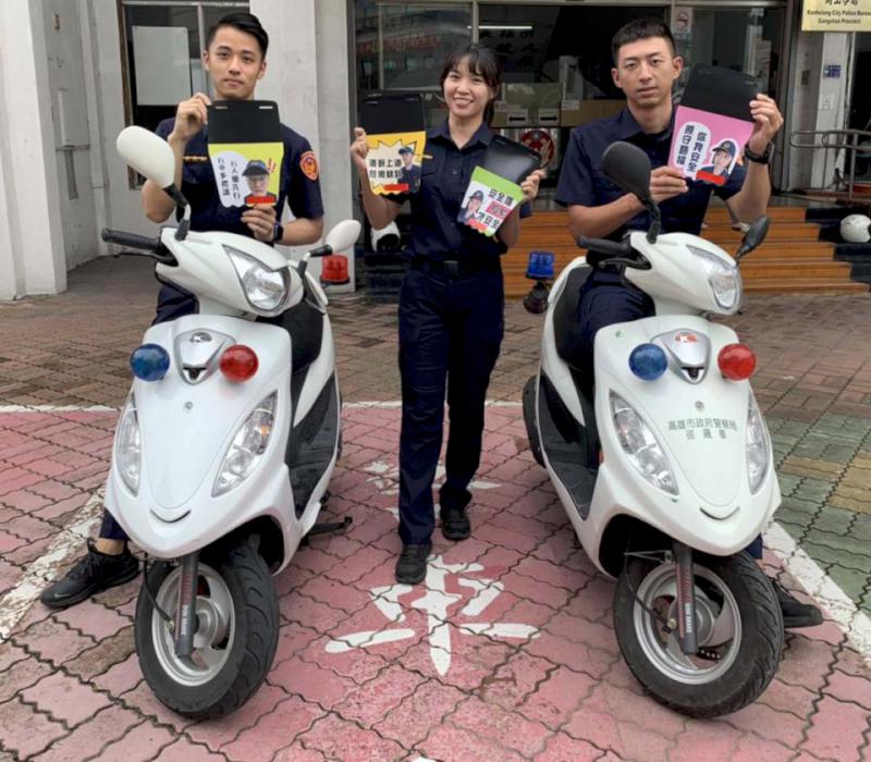 高市岡山分局領先全台製作KUSO版機車擋泥板 會心一笑宣導交通安全