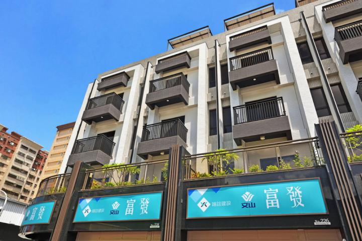 鮮週報 翊詮建設電梯豪墅文山富發進駐鳳山區青年路 文中街推薦三代同堂入主