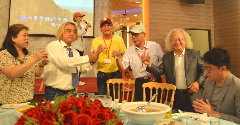 高市圓夢美術推廣畫會第5屆第2次會員大會 理事長曾期正感謝夥伴熱情參與