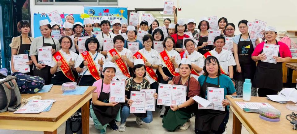 正修科大餐飲系主任王寶惜力推大學社會責任計畫 鼓勵新住民考取證照接軌職場