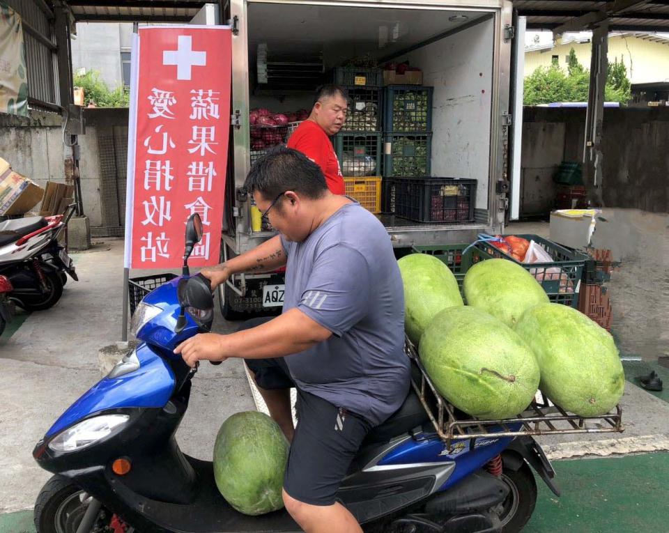 高市農業局攜手3單位設置蔬果惜食專區 進駐高雄及鳳山兩果菜市場轉贈需求對象