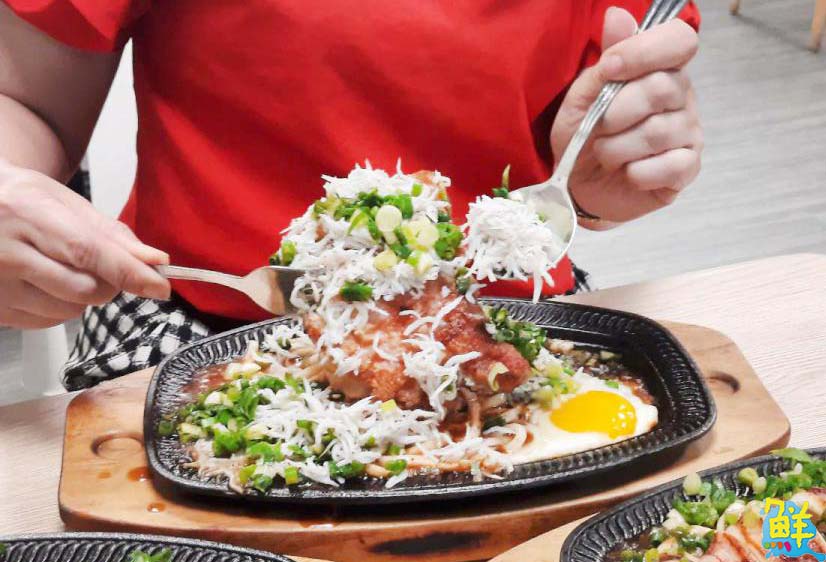 完美制霸高雄平價牛排圈!萬師父牛排 豪邁霸氣 圈粉無數