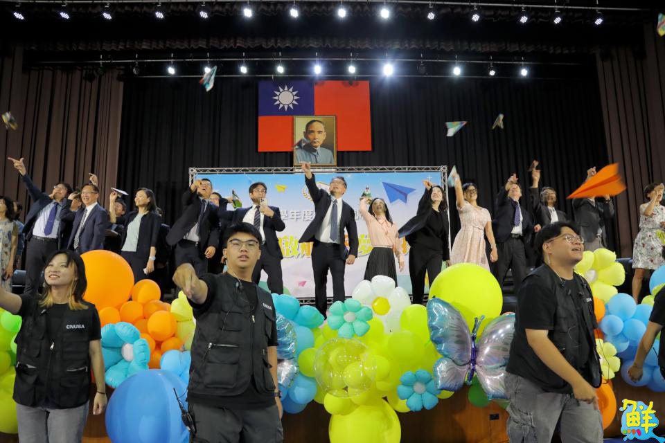 嘉藥新生研習喜迎2200位新鮮人 高齡夫妻檔攜手一圓碩士夢