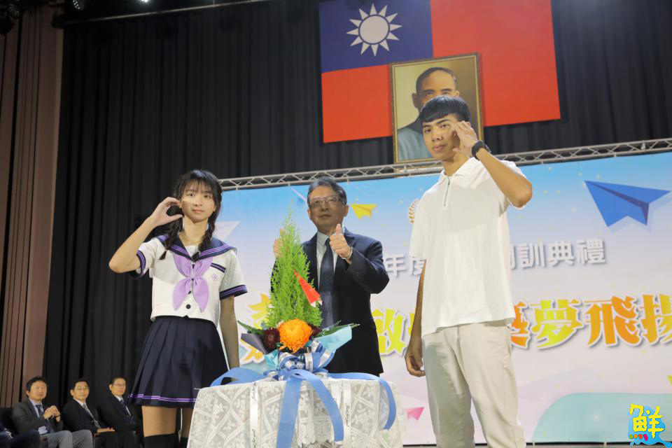 嘉藥新生研習喜迎2200位新鮮人 高齡夫妻檔攜手一圓碩士夢