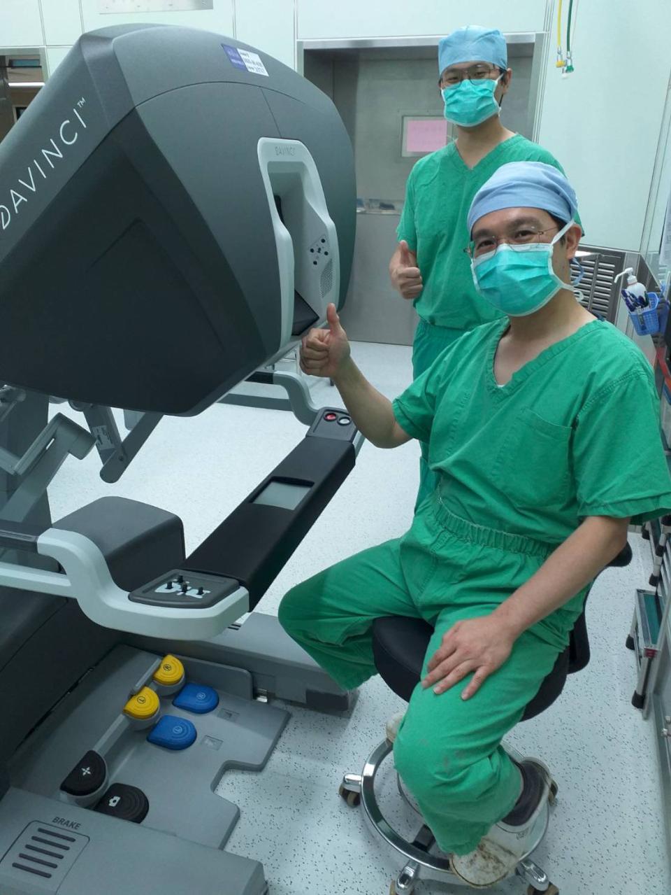 高市大同醫院領先全市啟用達文西Xi機器人手臂 應用癌症腫瘤等病症手術治療