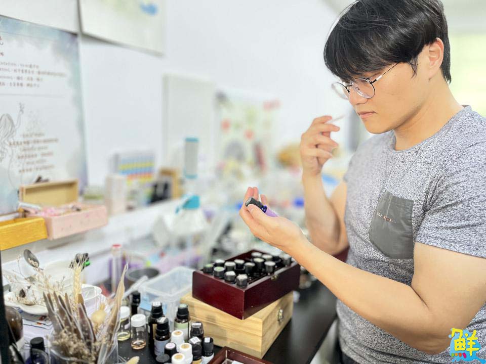 嘉藥二技陳晁嘉跨領域開啟香氛新人生