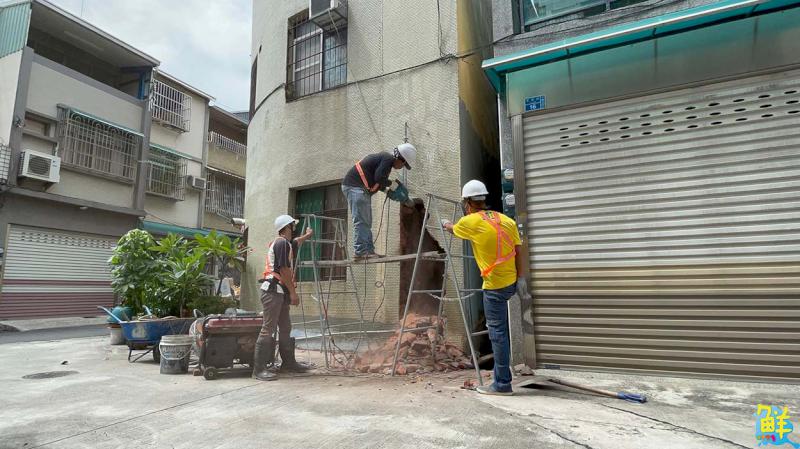 水利局提報違建拆除苓雅區後巷違建污水接管 打造乾淨空間