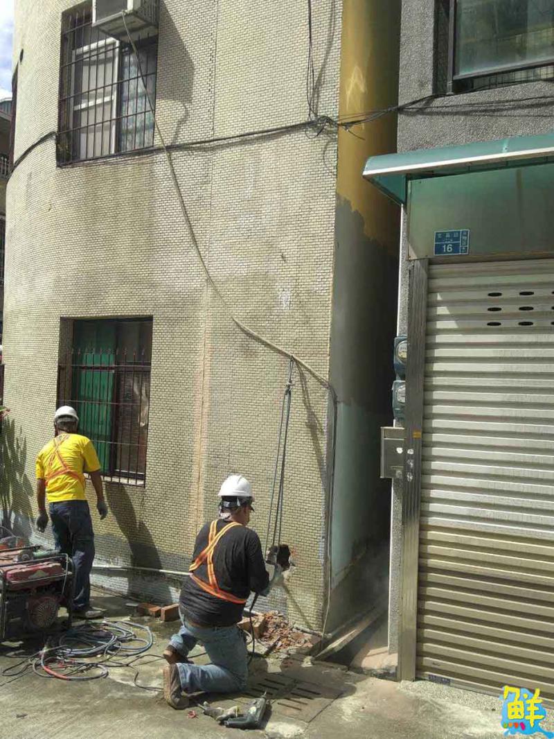 水利局提報違建拆除苓雅區後巷違建污水接管 打造乾淨空間