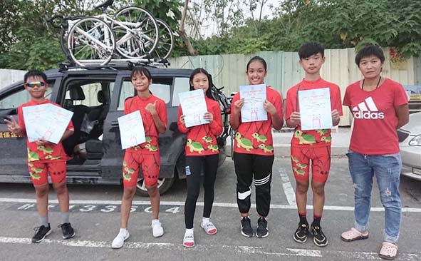 2022國際自由車環台賽途經高市六龜高中 師生熱情相迎各國選手