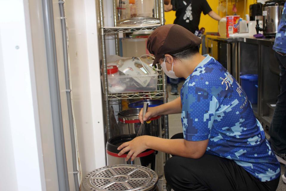 高市方舟就服協會庇護商店推瓶桶裝茶飲獲企業學校支持 高雄特教學校師生體驗調飲