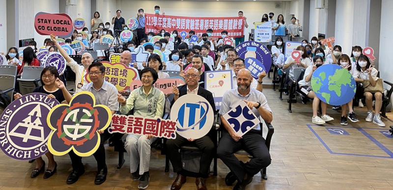 仁武、林園高中委託貿協辦英語樂園體驗營 感謝立委林岱樺牽線助學生強化聽說