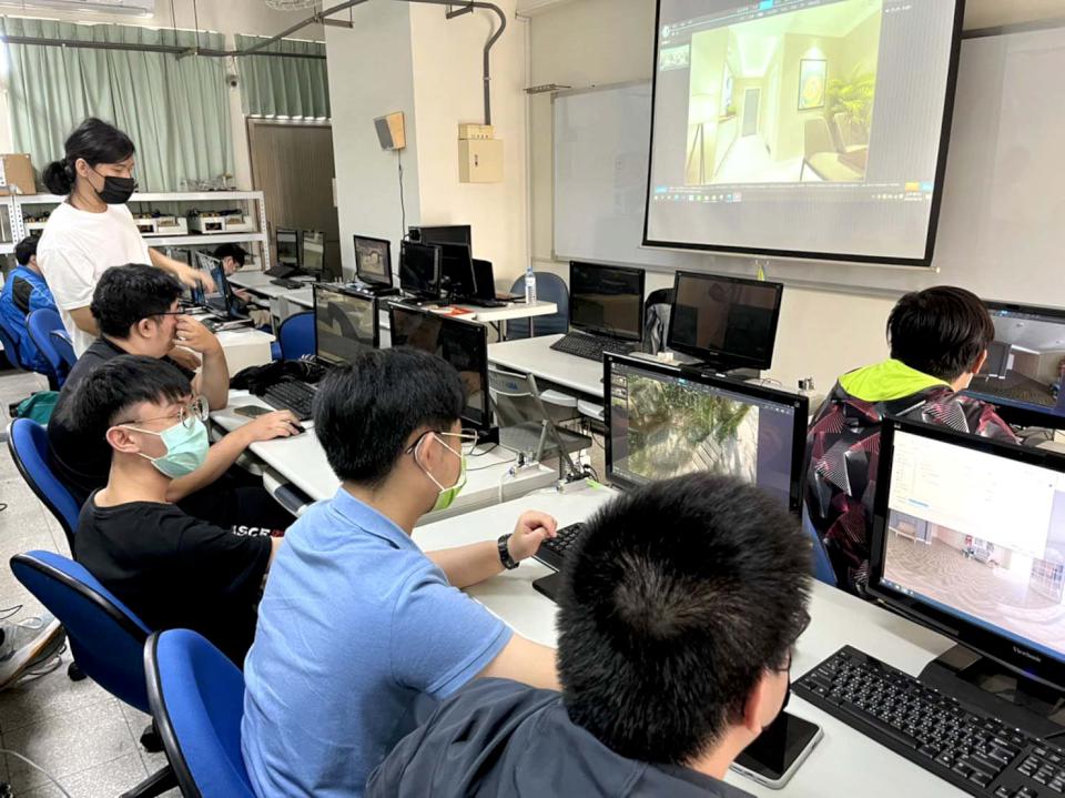 正修科大電子系混合實境智慧電子產品設計學程 榮膺高屏澎東分署優良就業計畫