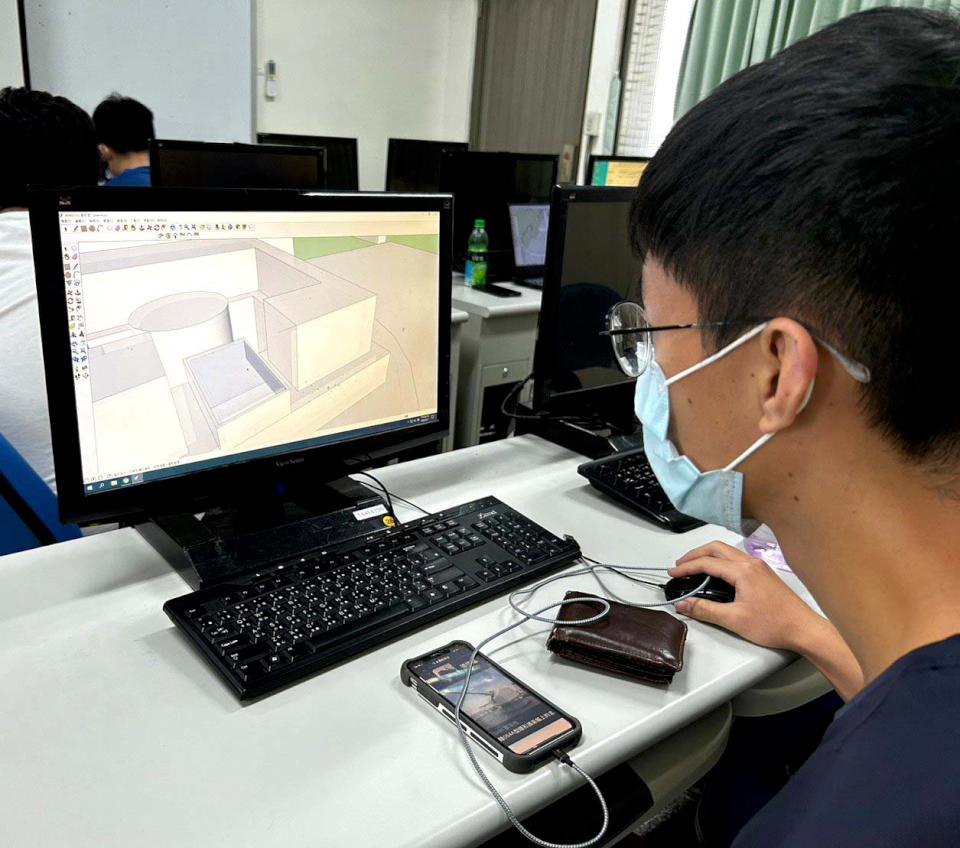正修科大電子系混合實境智慧電子產品設計學程 榮膺高屏澎東分署優良就業計畫
