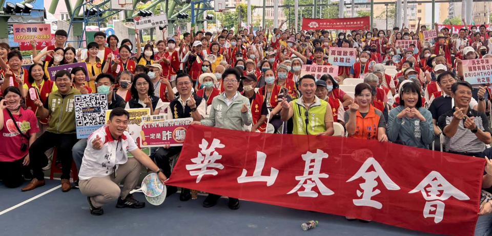 高市警局少年隊前進華山基金會活動會場 有獎徵答宣導防詐、海外打工陷阱等