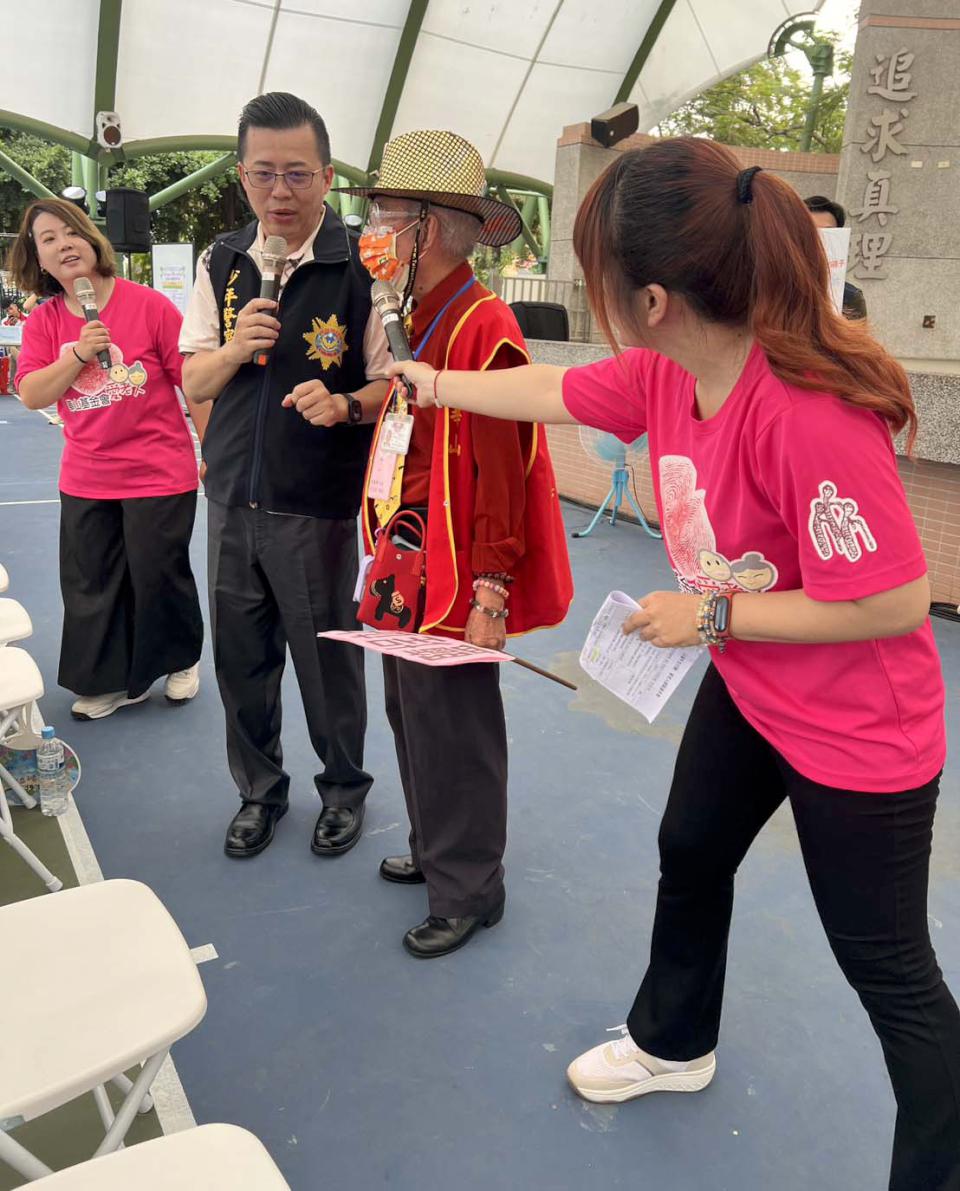 高市警局少年隊前進華山基金會活動會場 有獎徵答宣導防詐、海外打工陷阱等