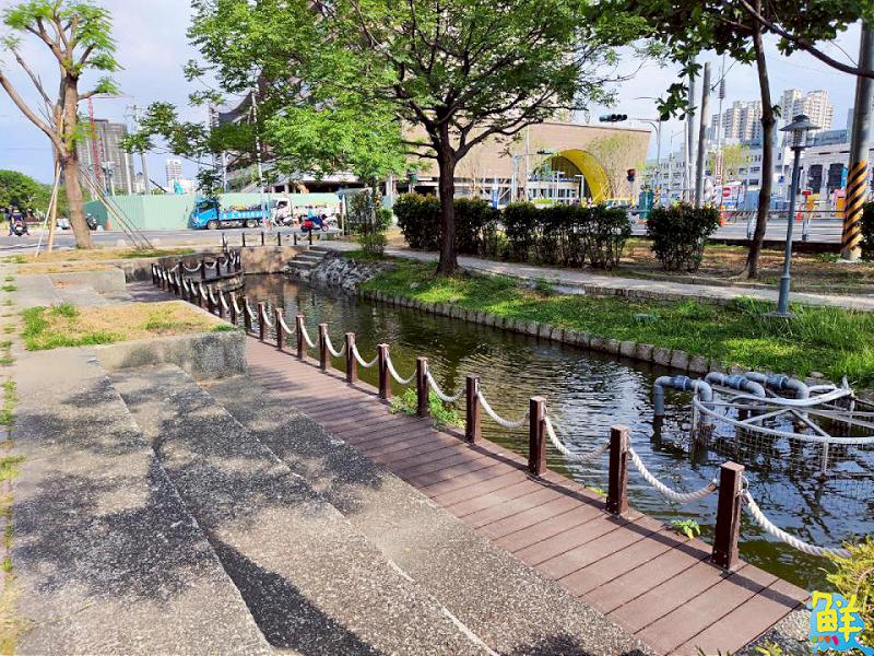 鳳山真美!鳳山曹公圳欄杆及步道整修工程完工 安全與舒適美感兼具