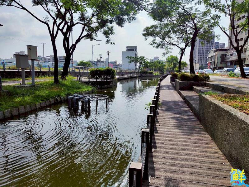 鳳山真美!鳳山曹公圳欄杆及步道整修工程完工 安全與舒適美感兼具