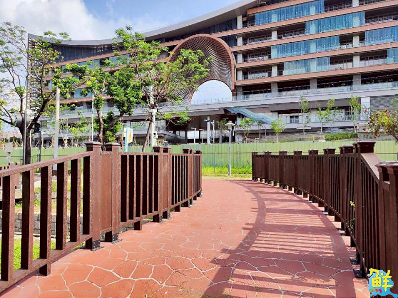 鳳山真美!鳳山曹公圳欄杆及步道整修工程完工 安全與舒適美感兼具