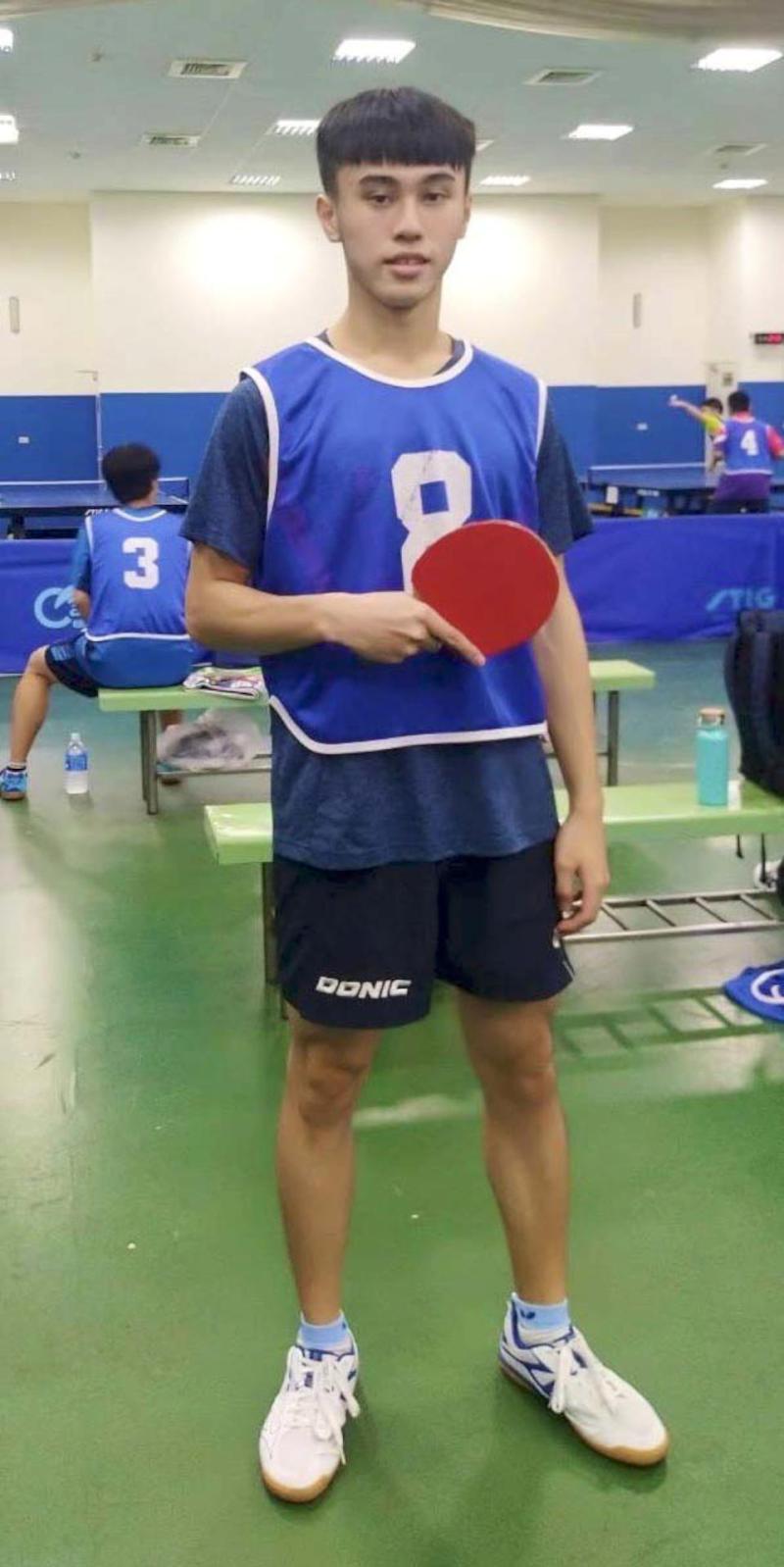 福誠高中桌球選手蘇奕安獨招錄取陽明交大 教練師長與有榮焉