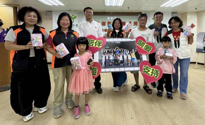 南家扶中心幼兒啟蒙方案22名親子歡喜結業 攝影作品秀共學成果