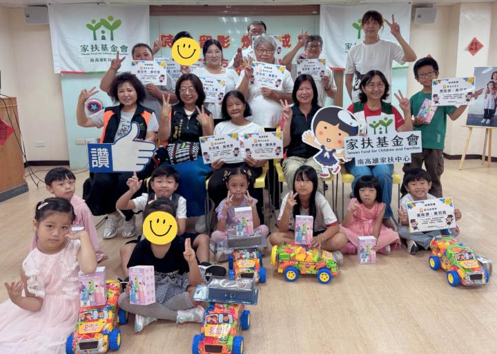 南家扶中心幼兒啟蒙方案22名親子歡喜結業 攝影作品秀共學成果