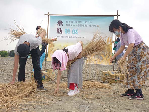 中山工商攜手廣達文教基金會 精選42幅米勒與巴比松畫作文史館參展