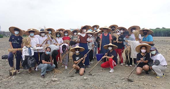 中山工商攜手廣達文教基金會 精選42幅米勒與巴比松畫作文史館參展