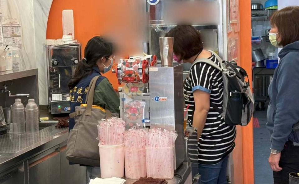 衛生局抽驗131件飲品、配料1件冰品腸桿菌超標 限期未改善開罰3萬元