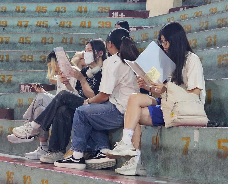 114年入學分科測驗第二天高雄二考區266人缺考 歷史地理中等數學簡單公民與社會難