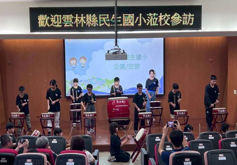 雲縣民生國小訪高市河堤國小 音樂交流遊戲體驗擴增實境教學