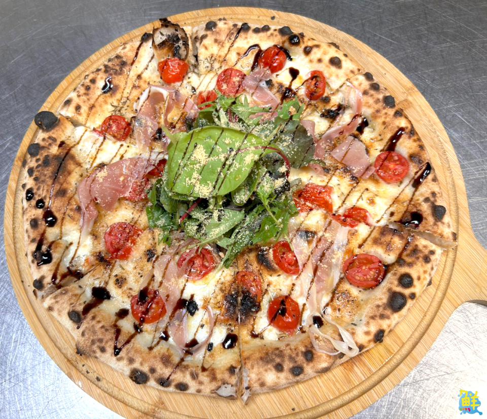 哥們～今天來片披薩吧！     Pizza Bros連義大利人都高呼È delizioso！的美味