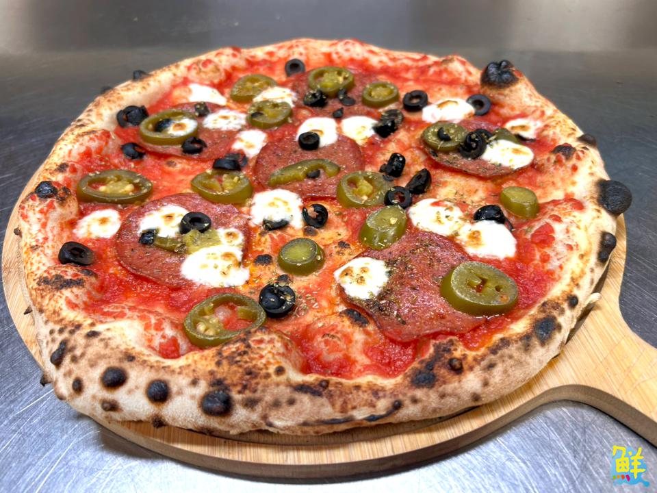 哥們～今天來片披薩吧！     Pizza Bros連義大利人都高呼È delizioso！的美味