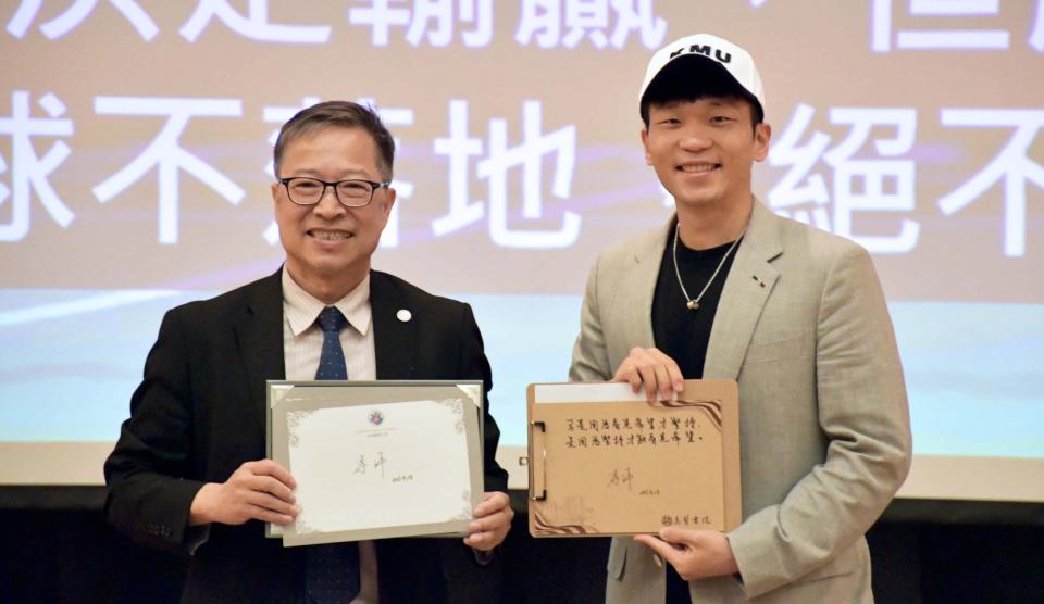 兩屆奧運羽球男雙金牌李洋受邀高醫大專講 期勉青年堅持勇敢逐夢